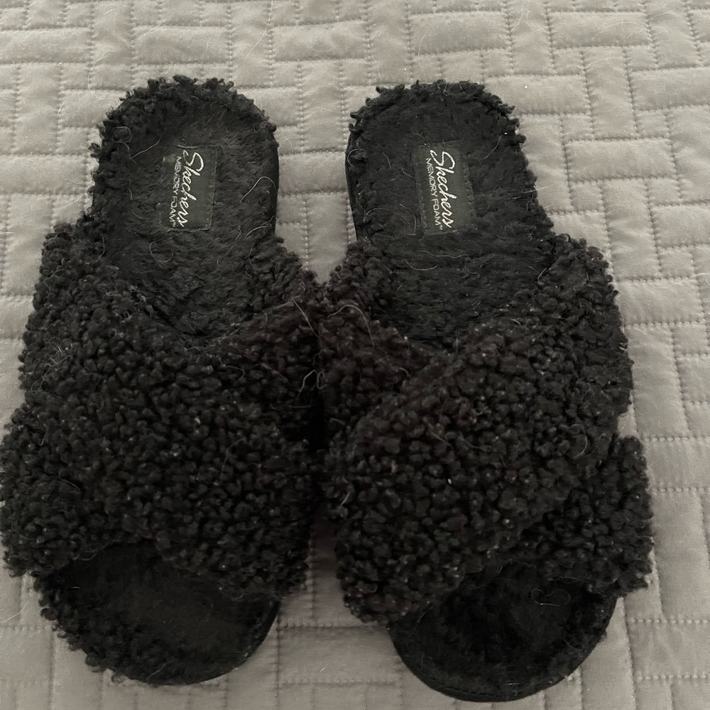 Skechers Cozy Black Women's Slippers size 9-nice!